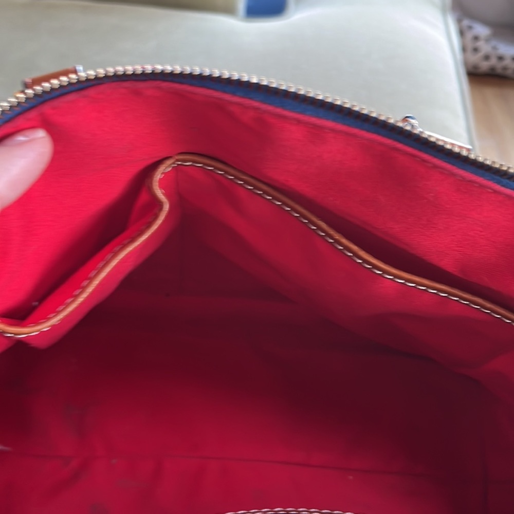 Leather purse, this bad holds so much! I love this bag - ready for a new one! - Picture 5 of 10